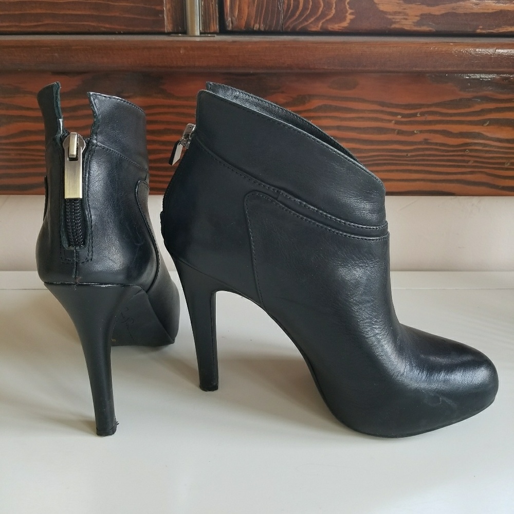 Black leather ankle boots / booties